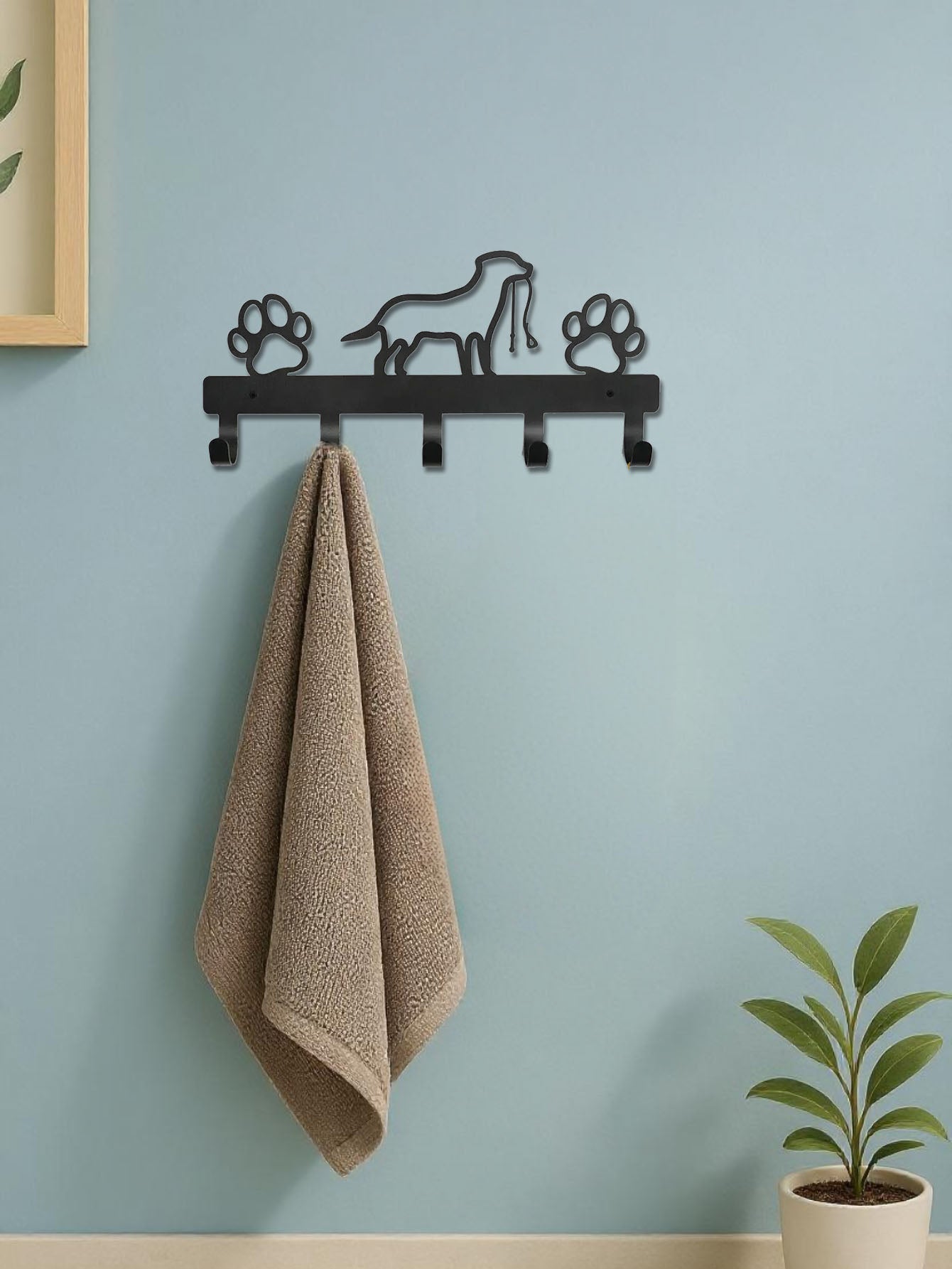 5-hook wall-mounted key holder with keys